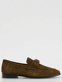 Zamszowe loafersy z klamrą Reserved ciemnobrązowe 107FF-89X
