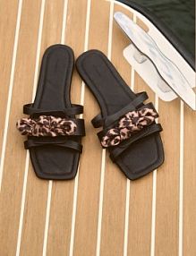 Klapki z ozdobnym wiązaniem Reserved czarne damskie 447CP-99X