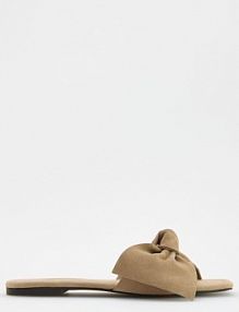 Zamszowe klapki z kokardą Reserved beżowe damskie 543CP-80X