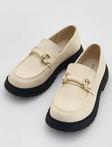 Loafersy z imitacji skóry Reserved kremowe 571GG-02X