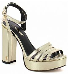 Sandały na słupku Carinii beżowe złote