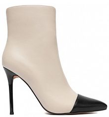 Botki na szpilce Nine West beżowe 