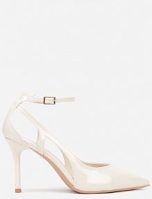 Jasnobeżowe Szpilki Lakierowane z Wycięciami Fyriana Renee