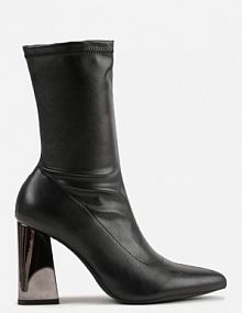 Czarne Przylegające Botki Vices na Metalicznym Słupkowym Obcasie Nevitte