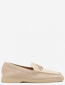 Beżowe Mokasyny z Ekozamszu Zdobione Metaliczną Zawieszką Ralselia givana damskie