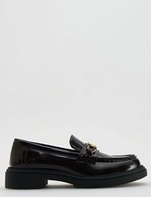 Loafersy na niskim obcasie Reserved mahoniowe 030FG-93X