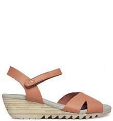 Sandały na koturnie Fly London różowe 