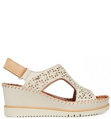 Sandały na koturnie Pikolinos białe 