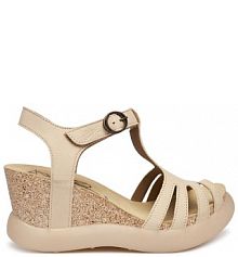 Sandały na koturnie Fly London beżowe 