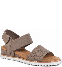 Sandały na koturnie Skechers brązowe 