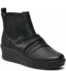 Botki na koturnie Clara Barson czarne 